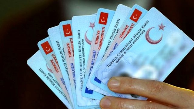 Türkiye Cumhuriyeti kimlik kartıyla