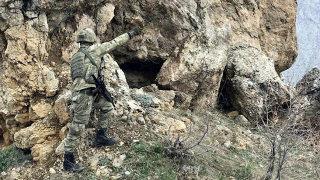 13 Vatandaşımızın Şehit Edildiği Mağaradan İki Ülkeye Ait Silah ve Mühimmat Çıktı
