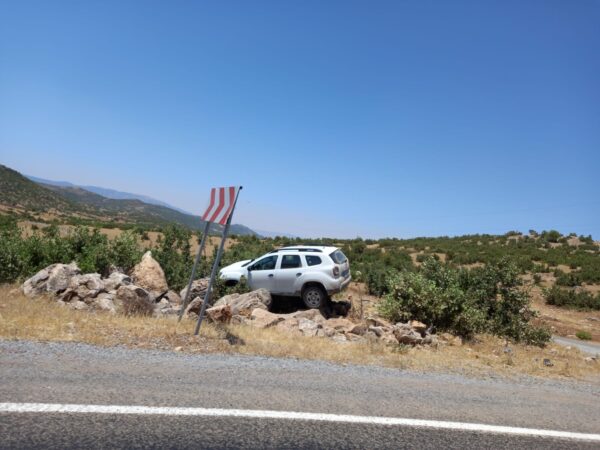 Siirt – Pervari karayolunda meydana gelen kazada araç sürücüsü hafif