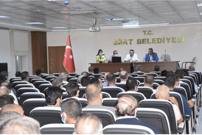 Siirt Belediyesi Ulaştırma Müdürlüğünde çalışan personele ‘Trafik Güvenliği Eğitimi’ verildi.