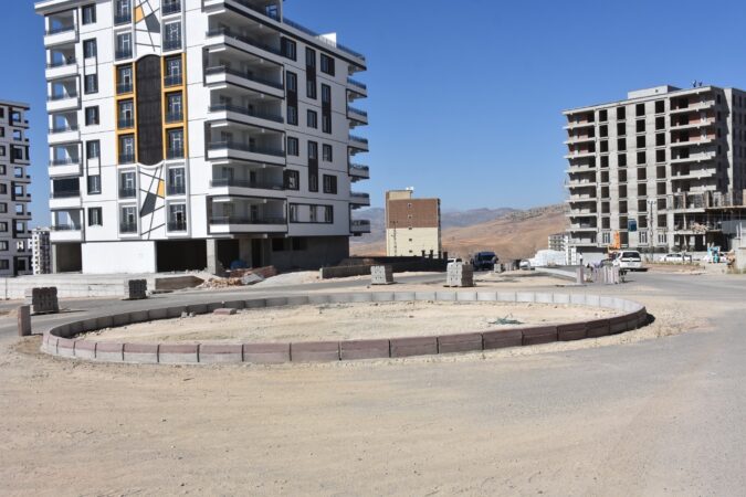 Siirt Belediyesi, kent merkezinde Mahallelere yeni imar yolları kazandırmaya devam