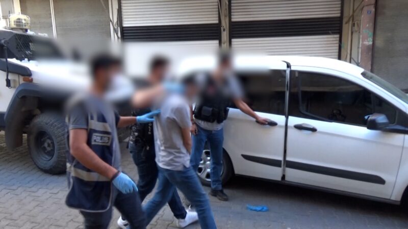 Siirt’te Uyuşturucu Operasyonları Devam Ediyor 9 Hedefe Baskın Yapıldı Siirt İl Emniyet Müdürlüğü Narkotik Suçlarla Şube Müdürlüğü ekiplerinin uyuşurucu