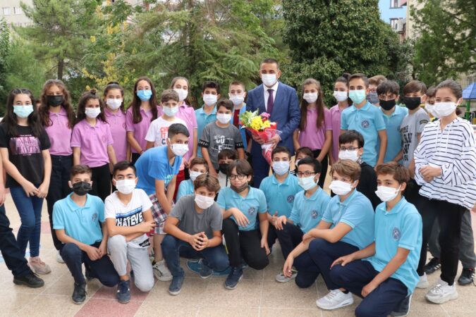 Siirt Valisi ve Belediye Başkan Vekili Osman Hacıbektaşoğlu, haftalık okul