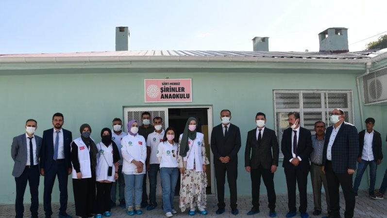 Arka Sokaklar Dizisinin Eski Oyuncusu Gamze Özçelik Siirt’te Okul Yeniletti Oyuncu Gamze Özçelik Şirinler Anaokulunun onarımını ve donanımını gerçekleştirdi. Oyuncu