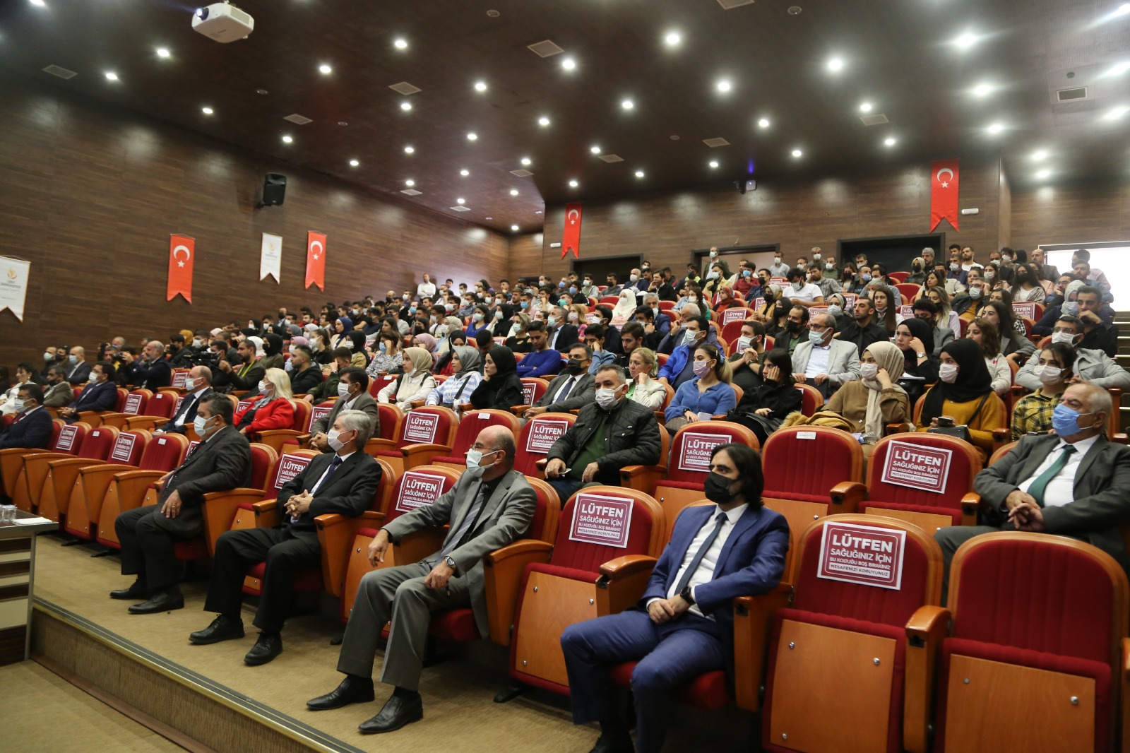 SİİRT ÜNİVERSİTESİNDEN BİR ETKİNLİK DAHA, ULUSLARARASI SİİRT BİLİMSEL ARAŞTIRMALAR KONGRESİ Siirt Üniversitesi Uluslararası bir çalışmaya daha imza attı. Uluslararası Siirt