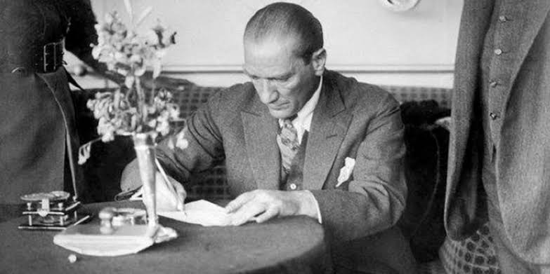 Büyük kurtarıcı Mustafa Kemal