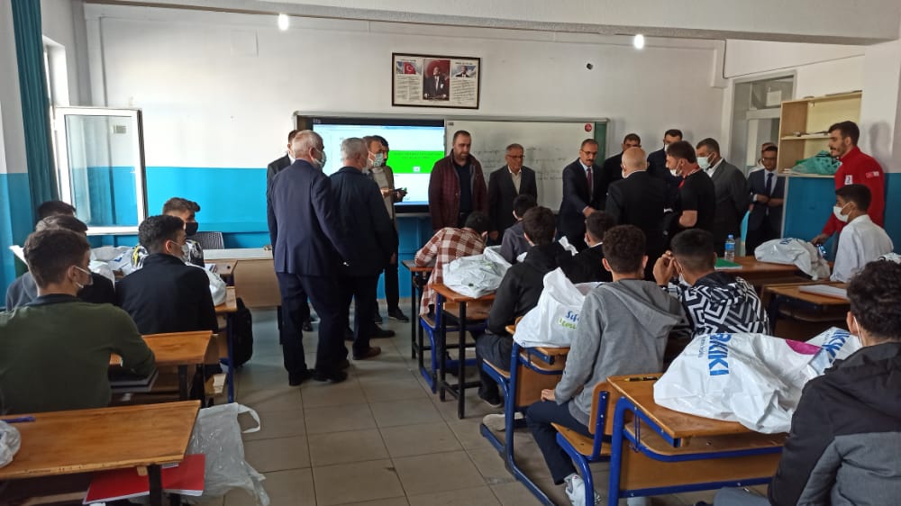 Siirt Abdülhakim Ayten Anadolu İmam Hatip Lisesinde bir kütüphane açıldı.