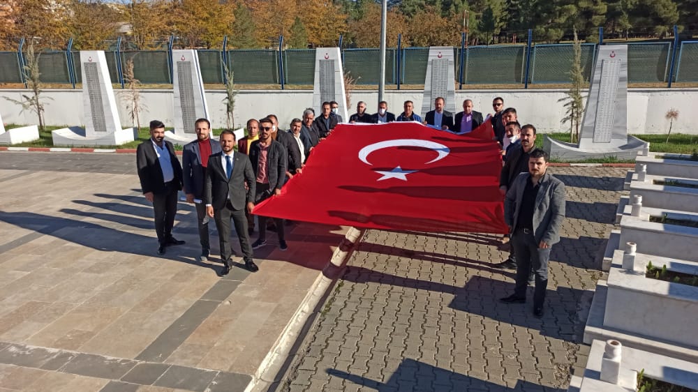 İYİ Parti  Genel Başkanı Meral Akşenerin Bingöl gezisi sırasında kendisine