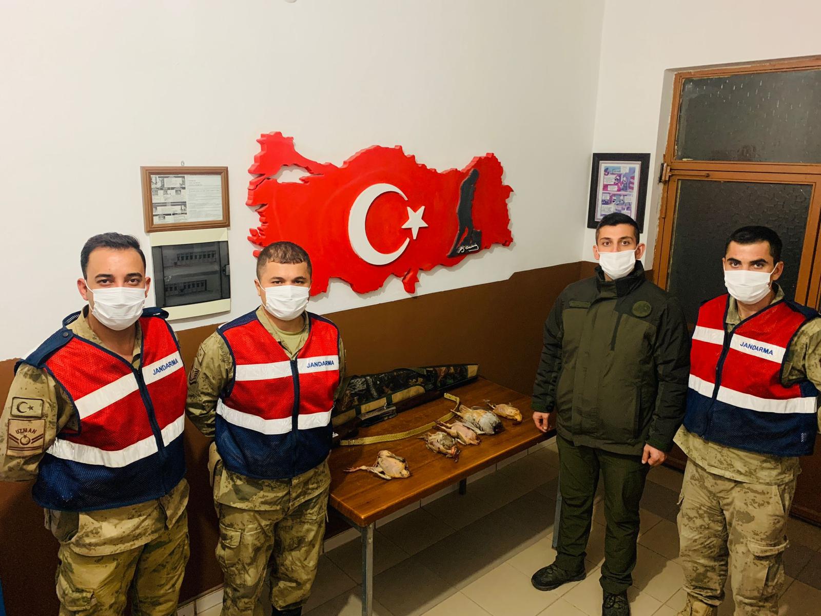 SİİRT’TE FAZLA KEKLİK AVLAYAN AVCI HAKKINDA İŞLEM YAPILDI Avlanma izni olmasına karşın izin verilen sayıdan daha fazla keklik