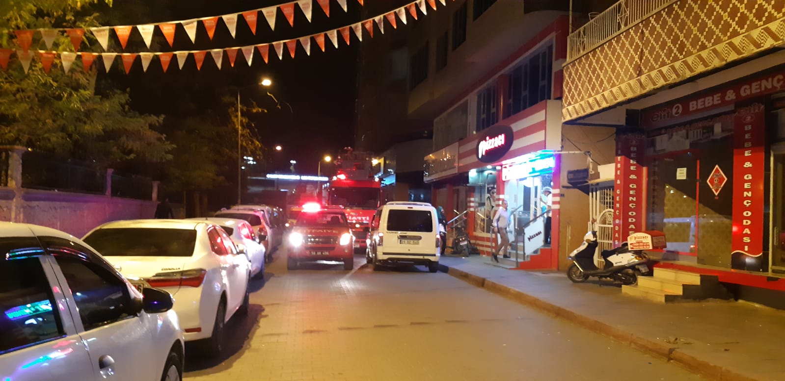 ANNE KIZ TARTIŞTI, KOMŞULAR İNTİHAR İHBARINDA BULUNDU Siirt’te bir anne kızın tartışmasını duyan komşular intihar girişimi zannederek,
