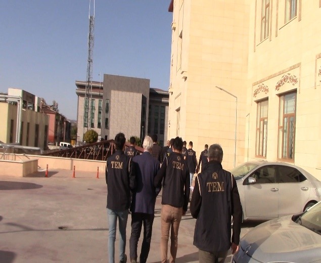 SİİRT’TE TERÖR OPERASYONU, BEŞ KİŞİ YAKALANDI Siirt’te PKK/KCK terör örgütüne yönelik bir operasyon gerçekleştirildi. Operasyonda terör