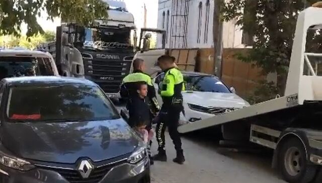 Park sorunu yaşanan Siirt’te yanlış yere park eden araçlar trafik