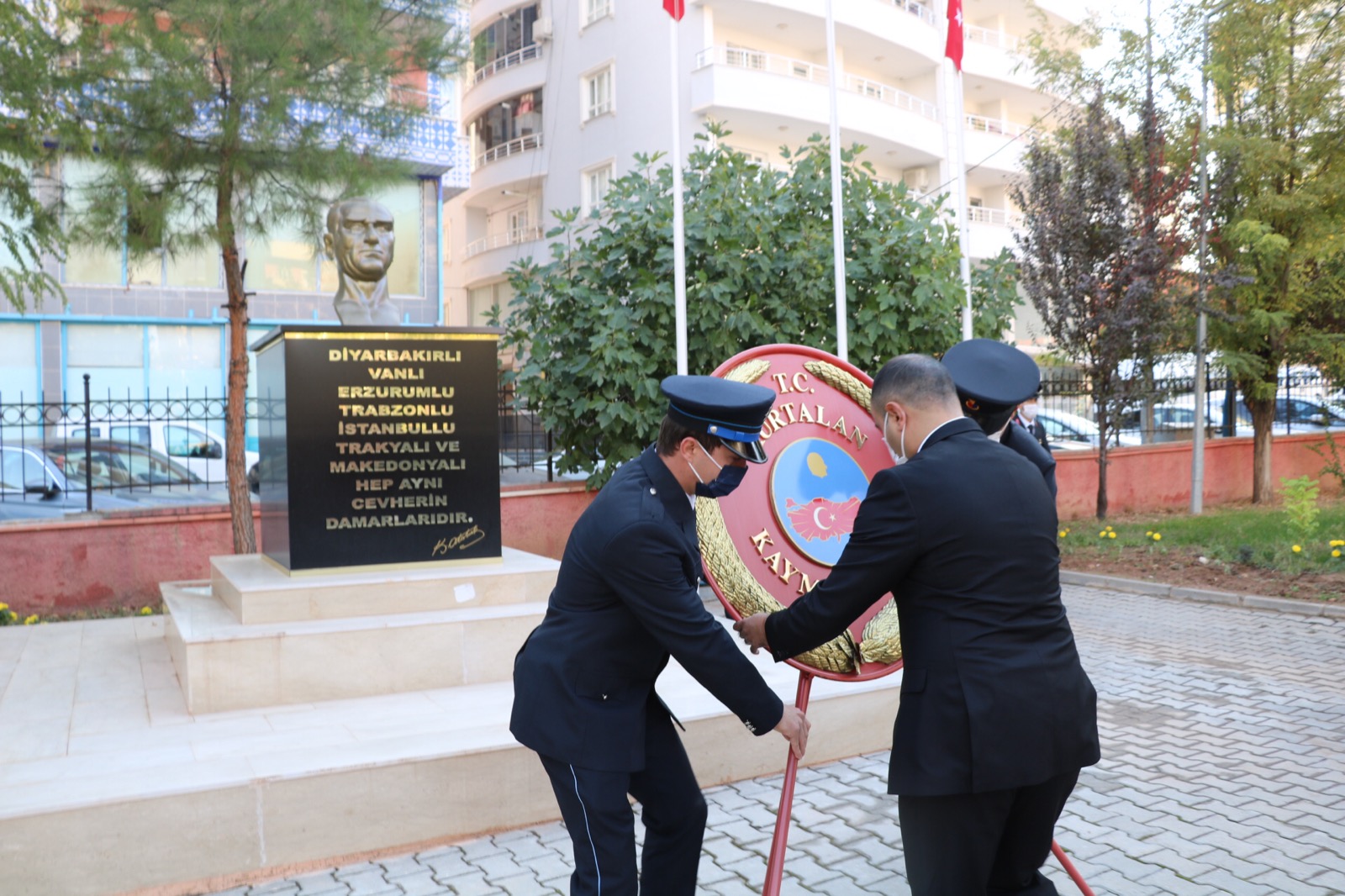 Kurtalan’da 10 Kasım Atatürk’ü Anma Töreni Ve Programı Düzenlendi Tüm ülkede olduğu gibi Siirt’in Kurtalan ilçesinde de Atatürk’ü Anma