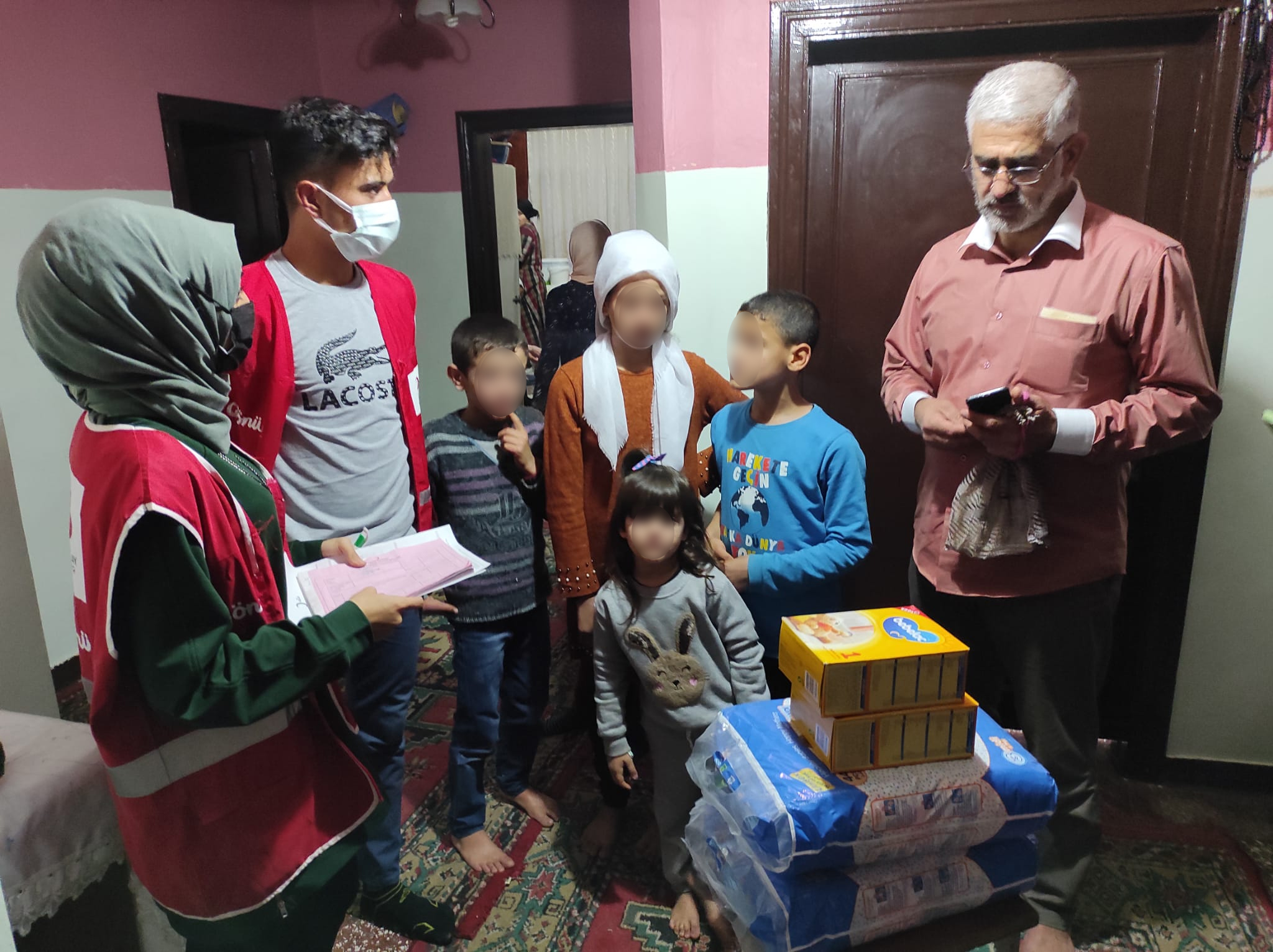 Siirtliler Suriye’den ilimize gelen Abdülmuhsin Ailesine sahip çıkmaya devam ediyor.