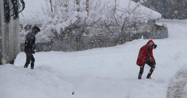 Siirt’te 12 köy okulunda kar yağışından dolayı taşımalı eğitime ara verildi