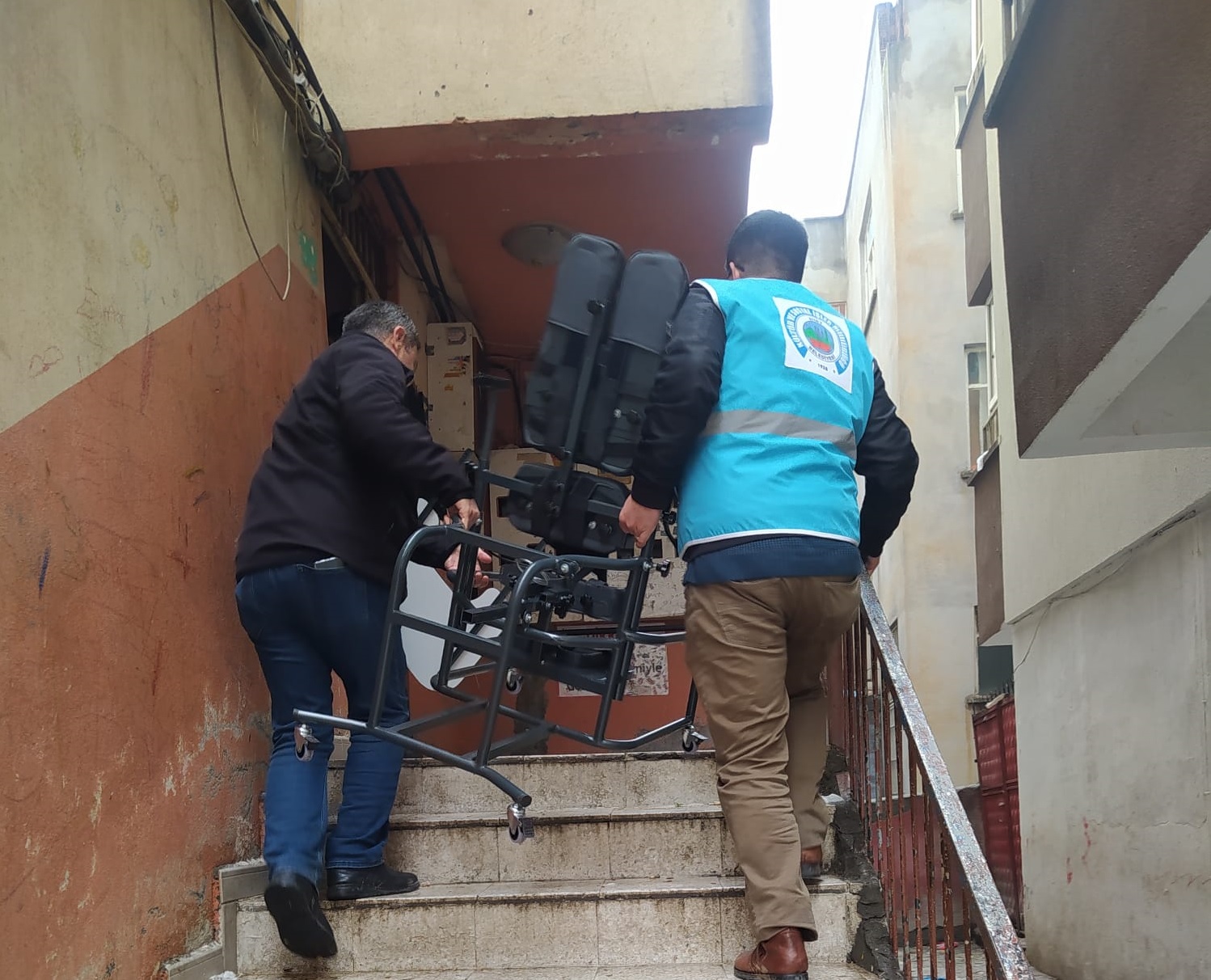 Siirt Belediyesinden Engelli Vatandaşlara Destek Siirt Belediyesi, Sosyal Belediyecilik projesi kapsamında vatandaşların yanında olmaya devam