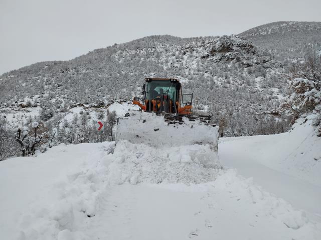 Siirt’in kırsal kesimlerinde etkili olan yağış ve tipi nedeniyle Pervari