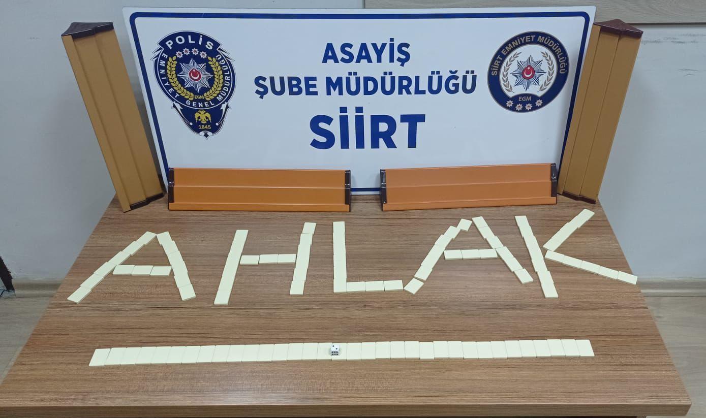 Siirt’te bir çay salonuna yapılan kumar baskınında 5 kişi gözaltına