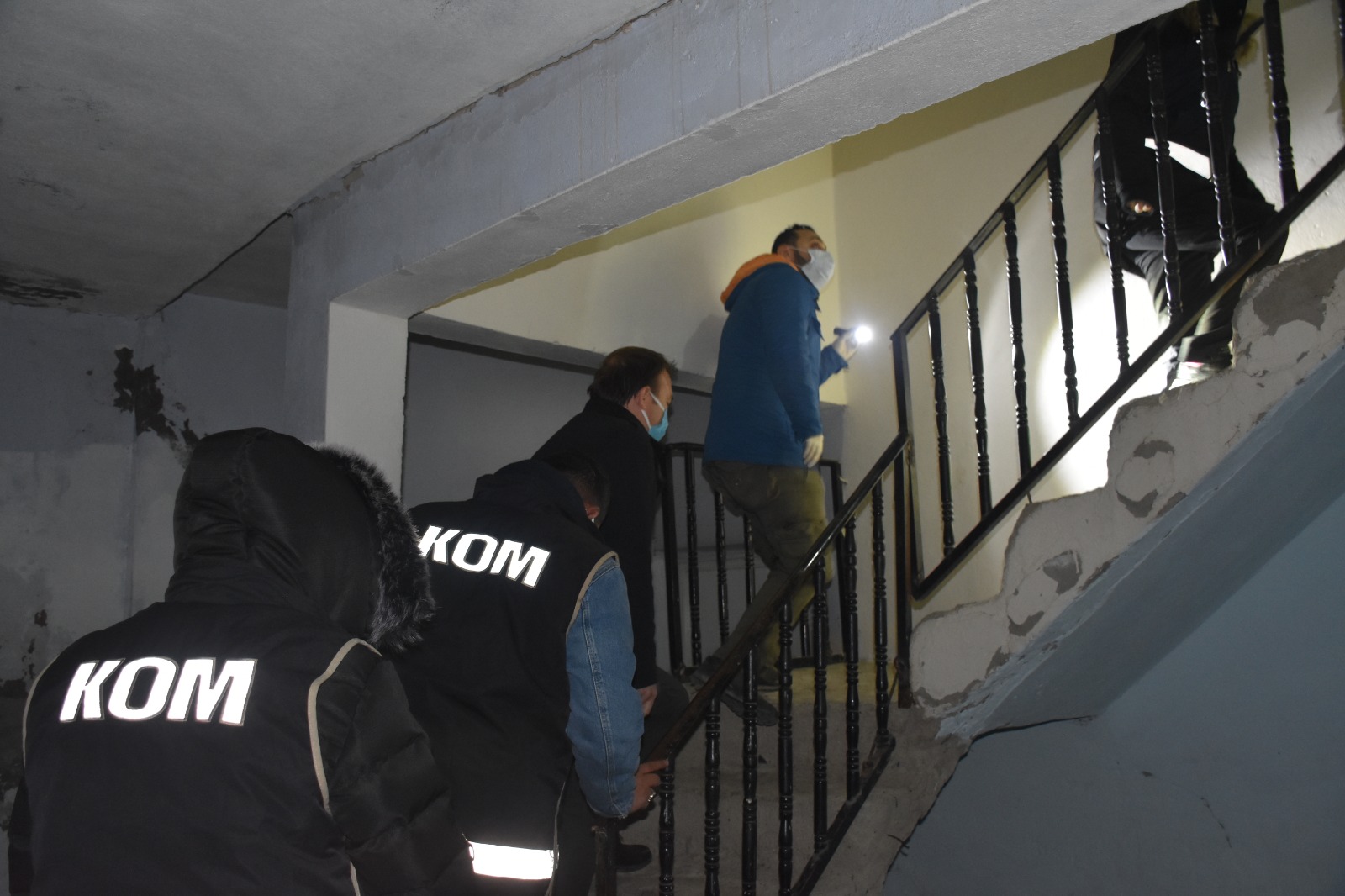 Siirt merkezli terör operasyonunda 15 kişi gözaltına alındı Siirt merkezli 3 ilde yapılan terör operasyonunda 15 şüpheli şahıs