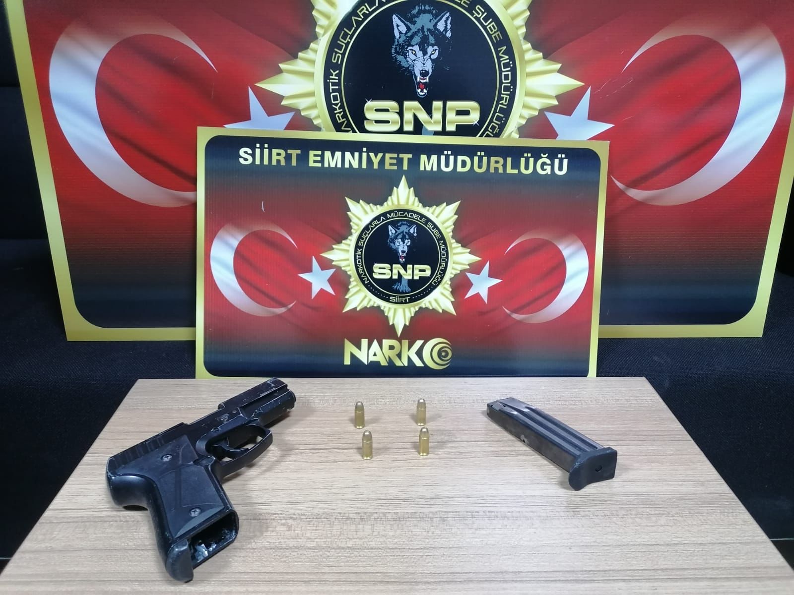 Siirt’te durdurulan araçtan silah çıktı Siirt’in Kurtalan ilçesinde rutin devriye esnasında durdurulan bir araçtan silah