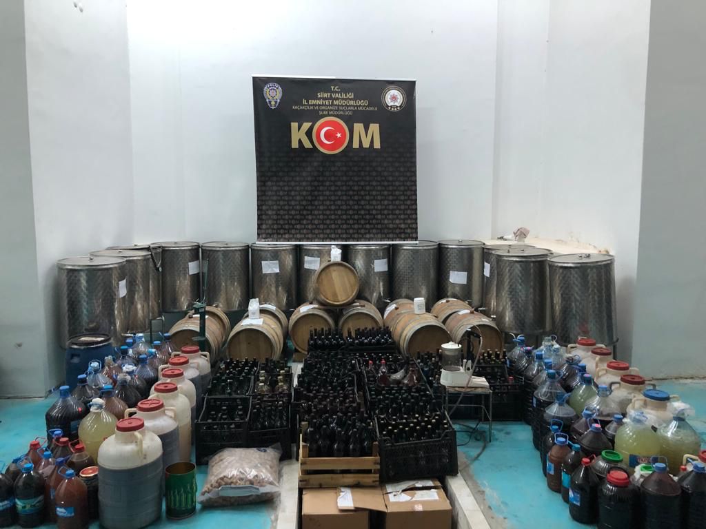 Siirt’te Bir İş Yerinde 4 Ton Kaçak Şarap Ele Geçirildi