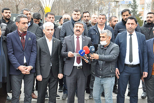 Batman’da STK’lar Zamlara Karşı Ortak Açıklama Yaptı Cep yakan yüksek elektrik faturalarına tepkiler gelmeye devam ediyor. Mesken