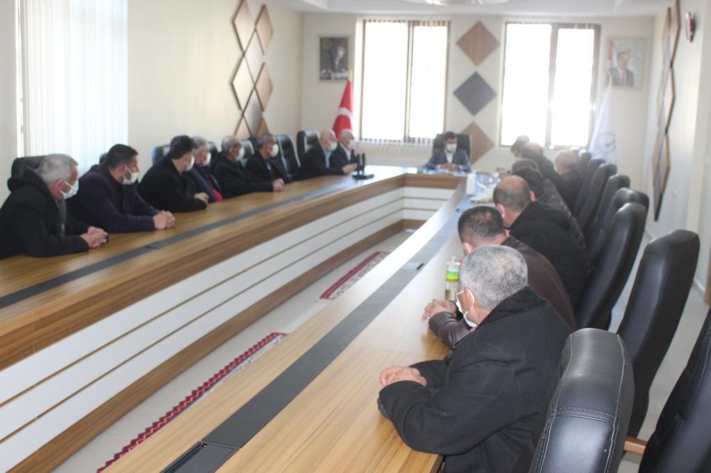 Baykan da düzenlenen bir toplantıda muhtarlara ilçede yürütülen çalışmalar hakkında