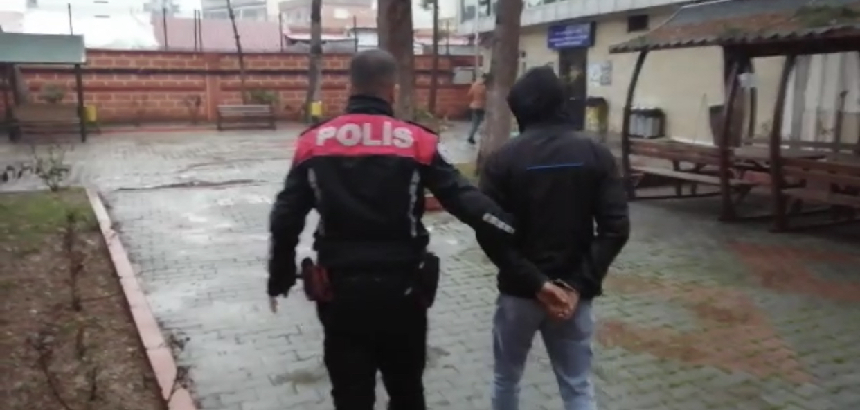 Siirt’te Doğan mahallesinde çaldığı telefonu polis ekiplerini görünce yere atan