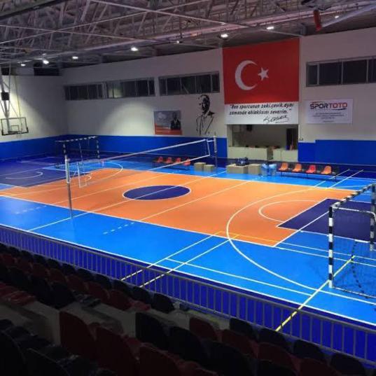 Siirt’in en büyük ilçesi Kurtalan’da spor alanındaki yatırımlar devam ediyor. Kurtalan