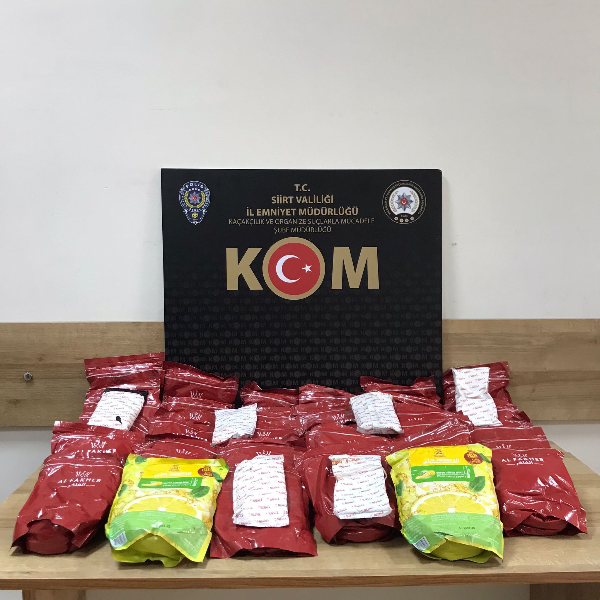 Siirt’te gümrük kaçağı nargile tütünü ele geçirildi Siirt’te 45 kilo gümrük kaçağı nargile ele geçirilmesi olayı ile