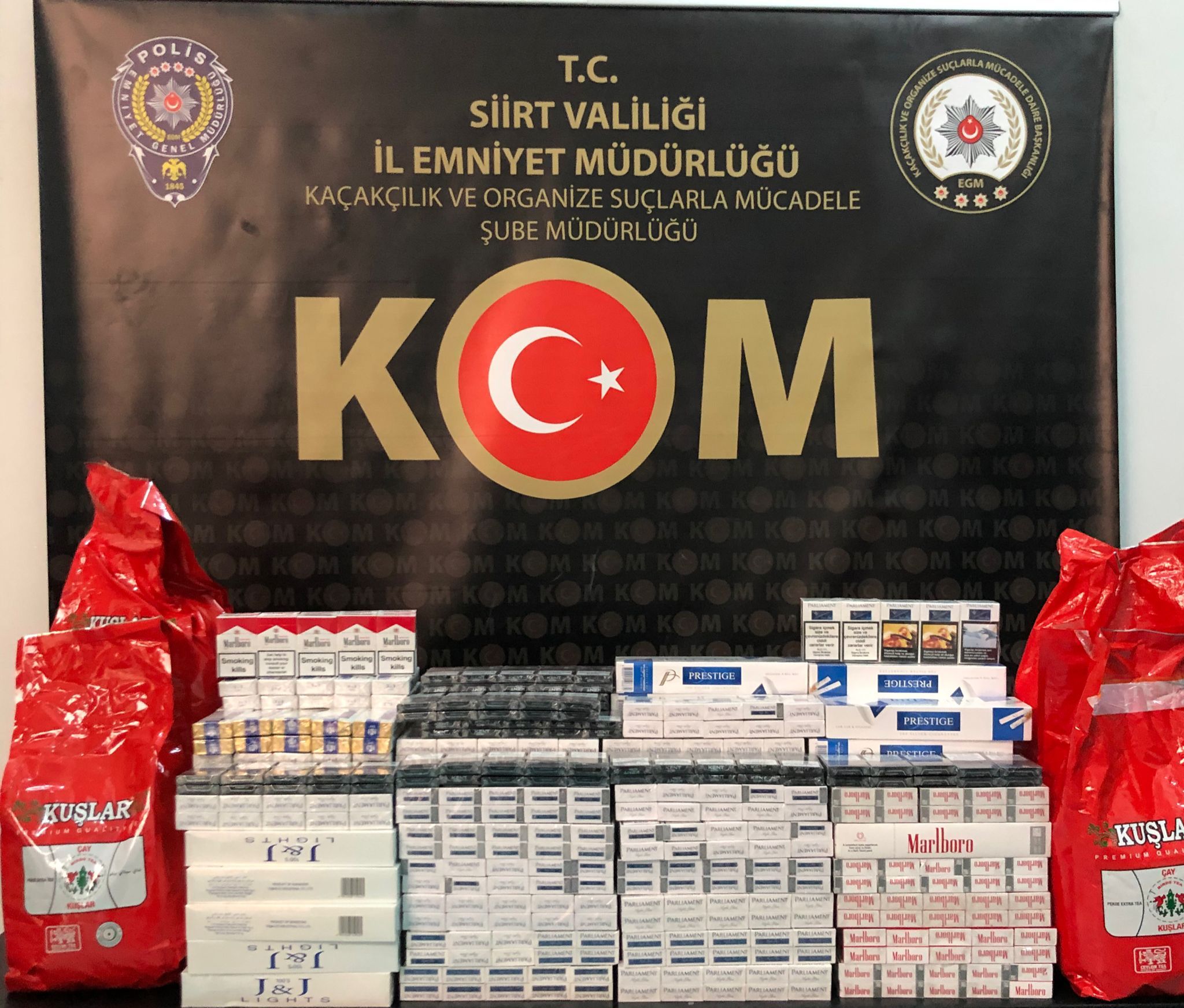 Siirt’te bir araçta değişik markalarda 1020 paket gümrük kaçağı sigara