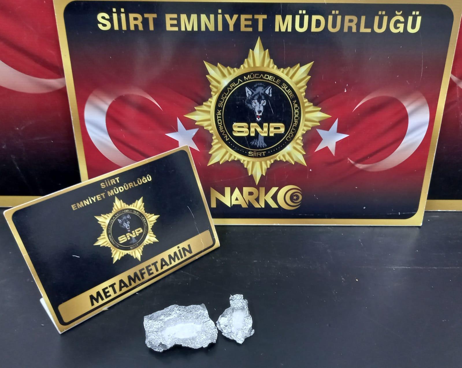 Siirt Emniyetinden geniş kapsamlı narkotik denetimi: 17 kişiye uyuşturucu suçundan işlem yapıldı Siirt Emniyet Müdürlüğünden yapılan duyuruda ilimizde son iki gün içerisinde