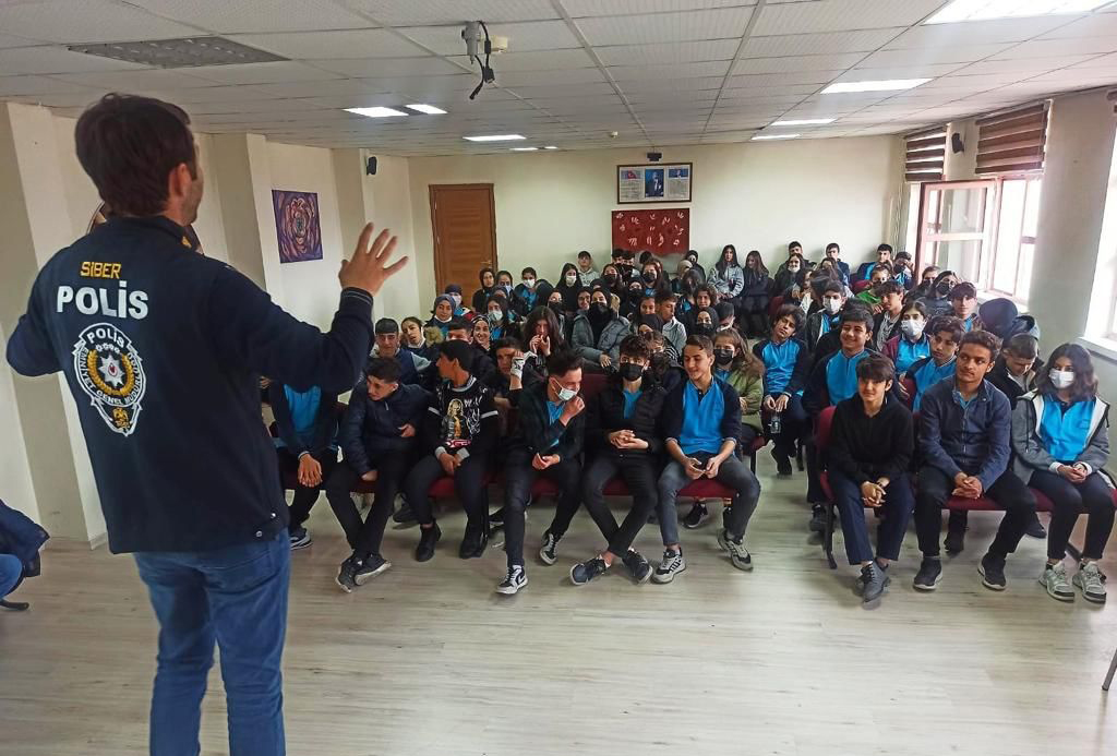 Siirt İl Emniyet Müdürlüğü Siber Suçlarla Mücadele Şubesi Müdürlüğü tarafından