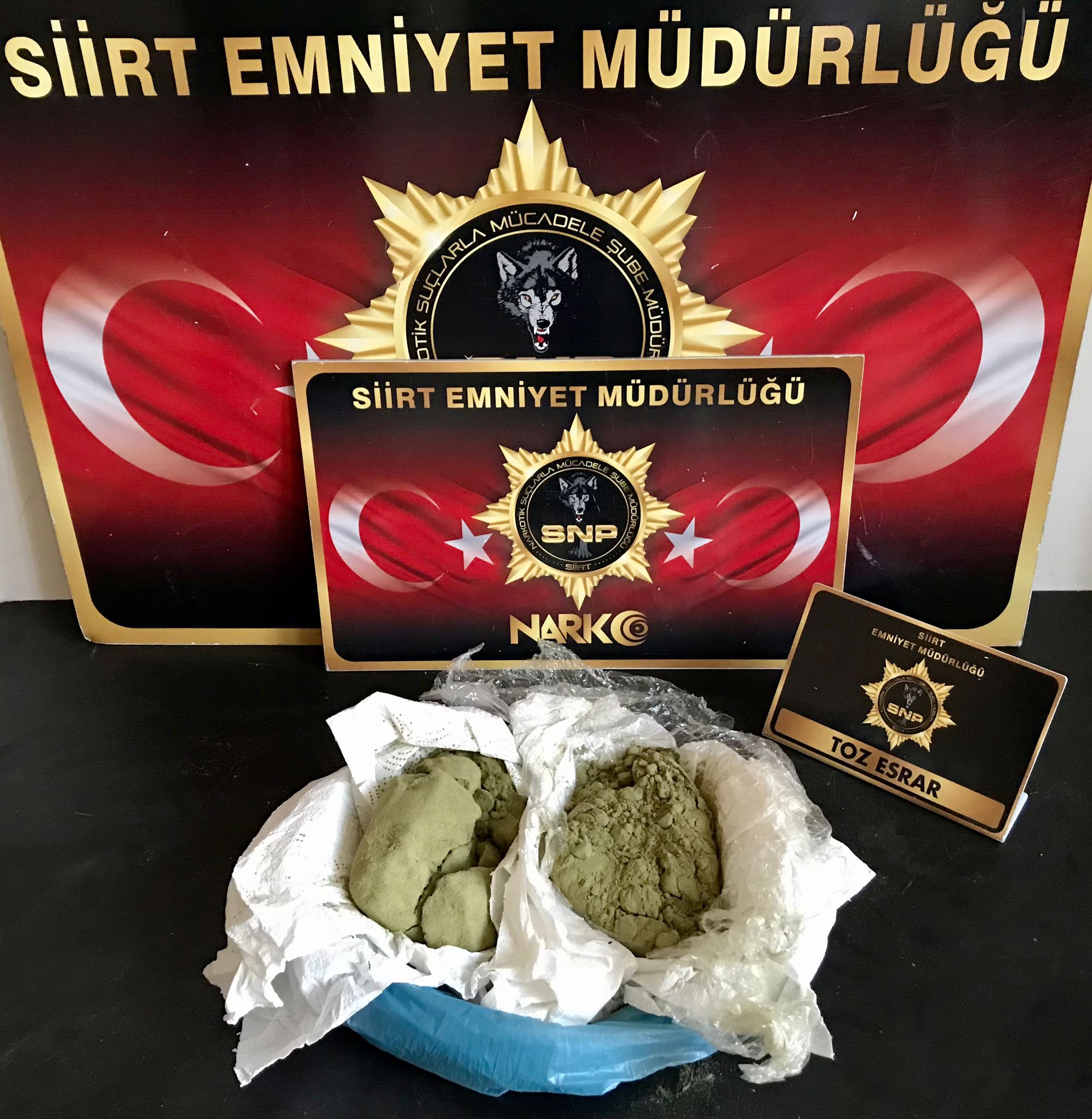 Siirt’te bir araçta yolcu konumundaki küçük çocuğun üzerinde uyuşturucu madde