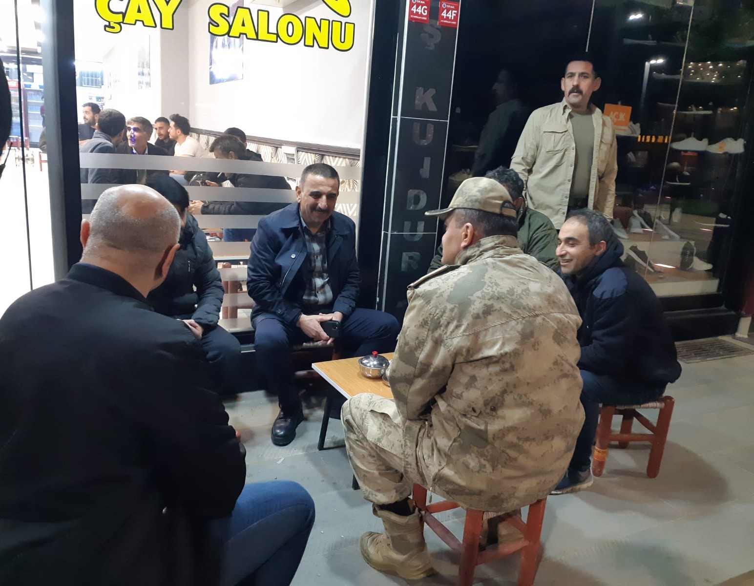 Siirt Valisi ve Belediye Başkan Vekili Osman Hacıbektaşoğlu, iftardan sonra