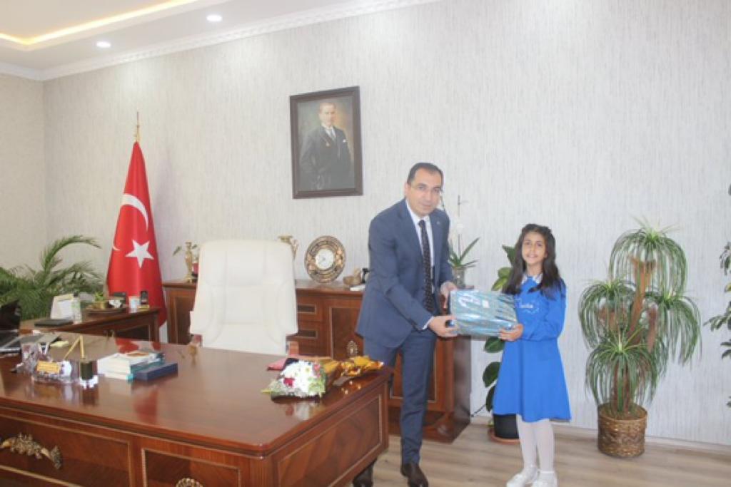 Siirt’in Eruh ilçesinde de bir süreliğine minik kaymakamlar görev yaptı.