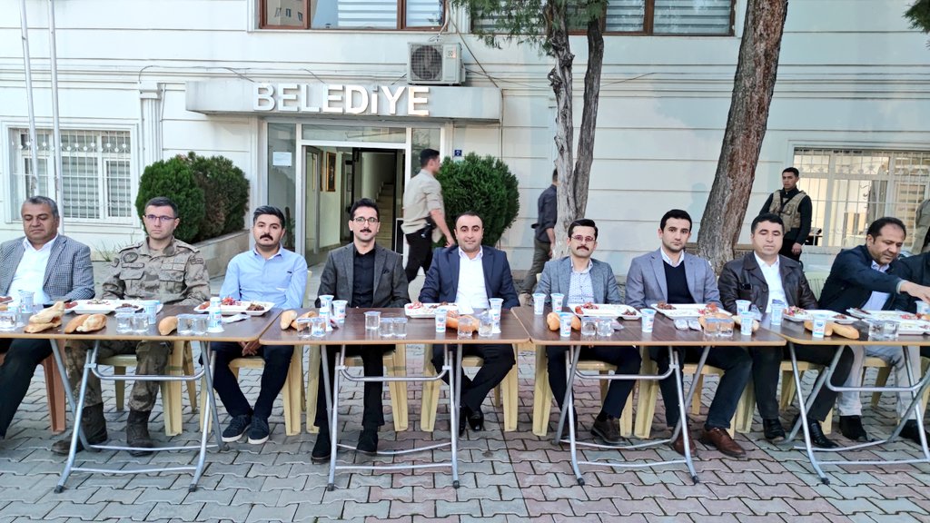 Kurtalan Belediyesinde İftar Yemeği Siirt’in Kurtalan ilçesinde görev yapan belediye personeli iftar yemeğinde buluştu.
