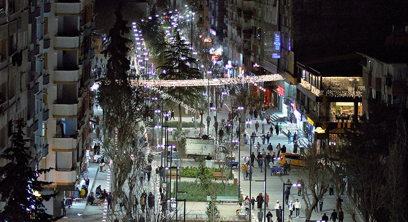Siirt’in Güres Caddesi Gece Gündüz Yoğun