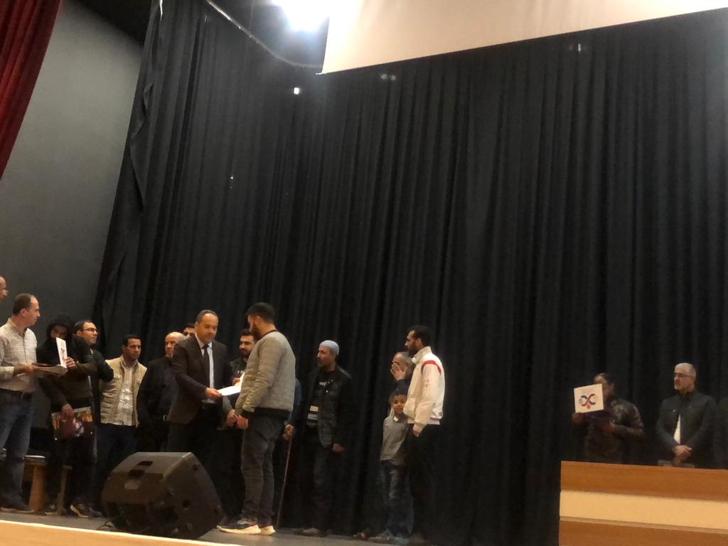 Siirt’te Suriyelilere Yönelik Eğitim Çalışması Kursu Bitirenlere Sertifikaları Dağıtıldı Siirt’te yaşamlarını sürdüren Suriyelilere yönelik eğitim veriliyor. Bu amaçla Siirt