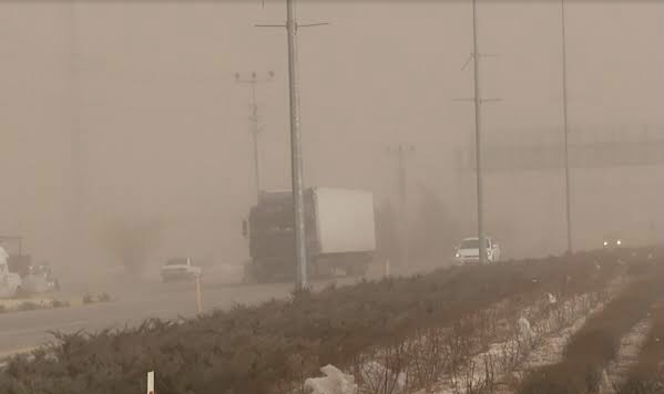 Siirt’te toz bulutları nefes aldırmıyor