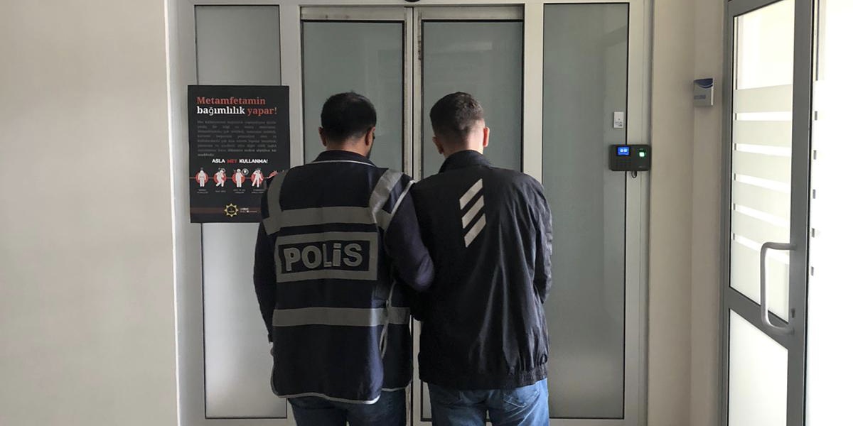 1 Yıl 8 Ay Hapis Cezası Bulunan Şahıs Yakalandı Siirt’te 1 yıl 8 ay hapis cezası bulunan kişi yakalanarak