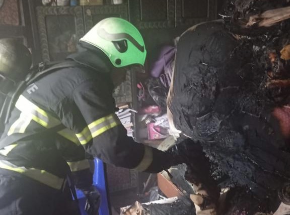 Siirt il merkezinde bulunan Conkbayır Mahallesinde bir evde yangın çıktı. Conkbayır