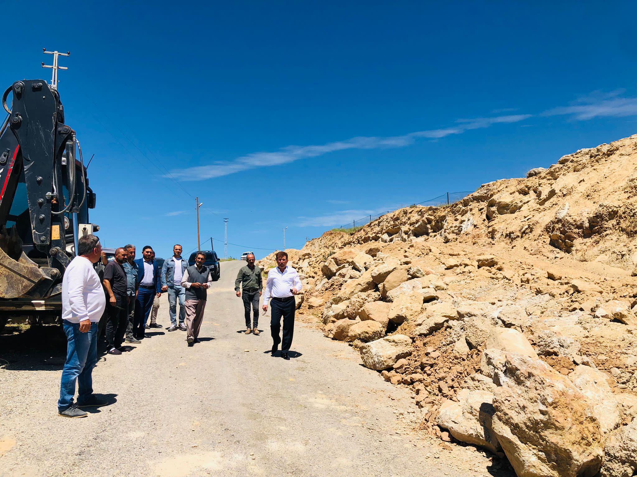 Atabağı Belde Yolu Genişletiliyor Siirt’in Baykan ilçesine bağlı Atabağı belde yolu genişletiliyor. Belde ile