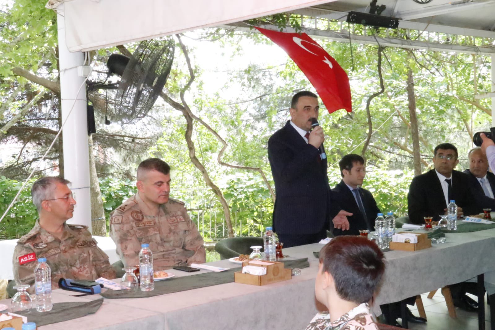 Siirt’te Resmi Bayramlaşma, Vali Hacıbektaşoğlu Vatandaşlarla Görevli Personelin Bayramlarını Kutladı