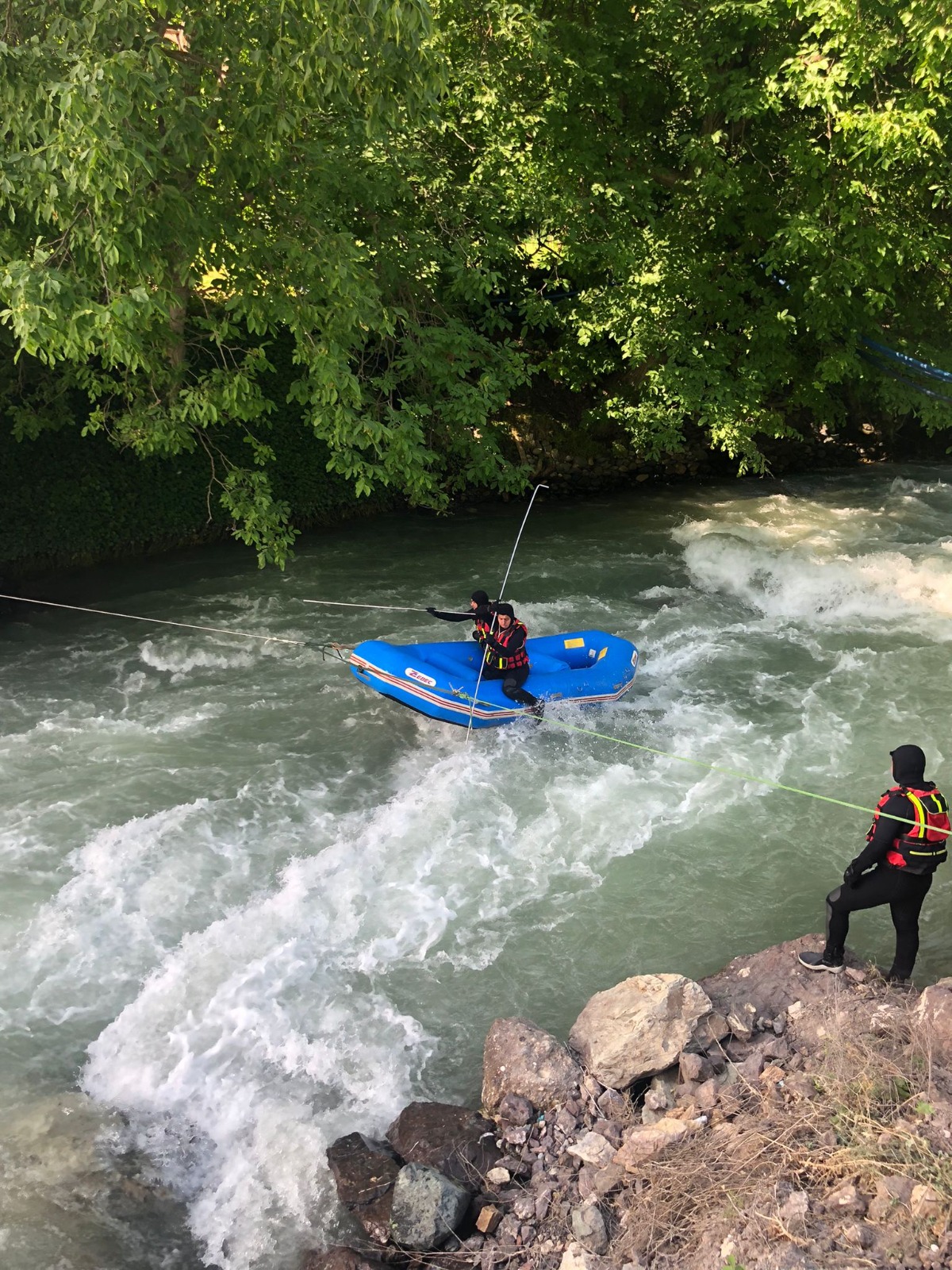 Geçtiğimiz hafta sonu arkadaşlarıyla piknik yaptıkları esnada Botan Çayına düşerek