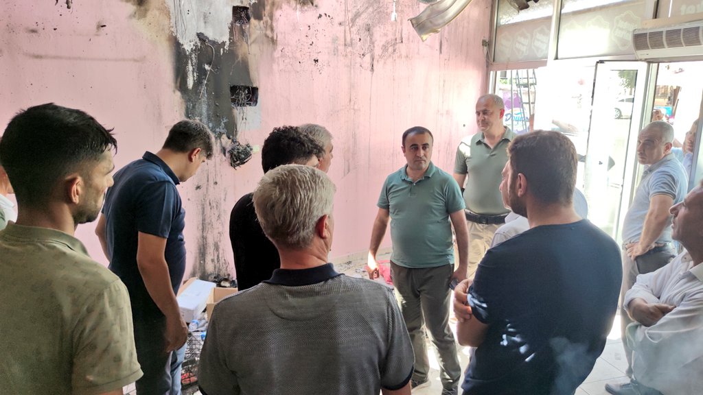 Kaymakam Tekin’den Yanan İş Yerine Geçmiş OIsun Ziyareti Kurtalan Kaymakamı ve Belediye Başkan vekili Çağlar Tekin bu sabah