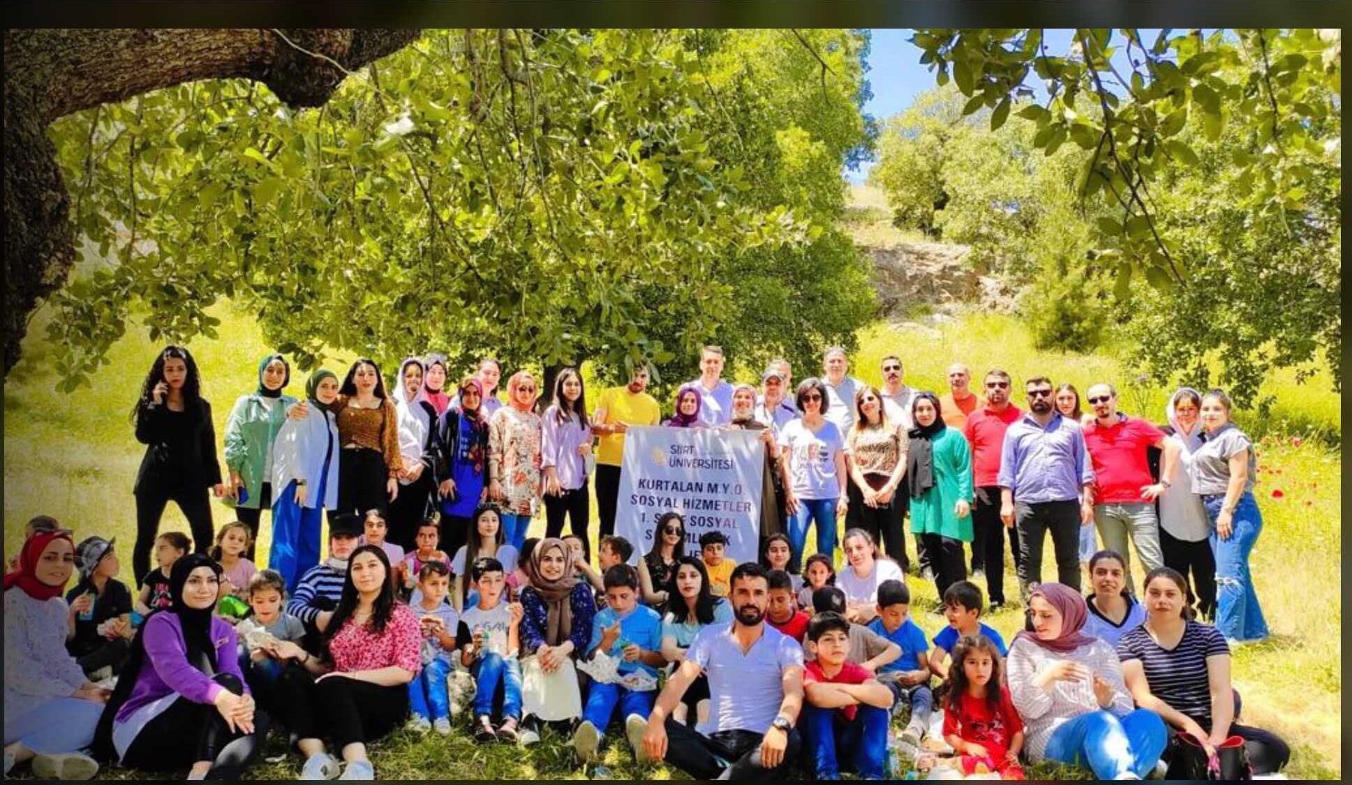Kurtalan Meslek Yüksekokulu Sosyal Hizmetler Bölümü Öğrencilerinden Örnek Proje Kurtalan Meslek Yüksek Okulu Sosyal Hizmetler Bölümü öğrencileri köy ziyareti