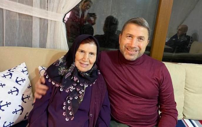 Kuzu Ailesinden Taziye Teşekkür Mesajı Kuzu ailesi anneleri Macide Kuzu’nun vefatı dolayısıyla cenazeye katılan ve