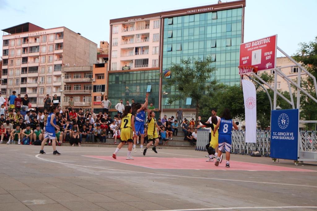 9 ilden kız ve erkek toplam 144 sporcunun katıldığı “Sokaklar