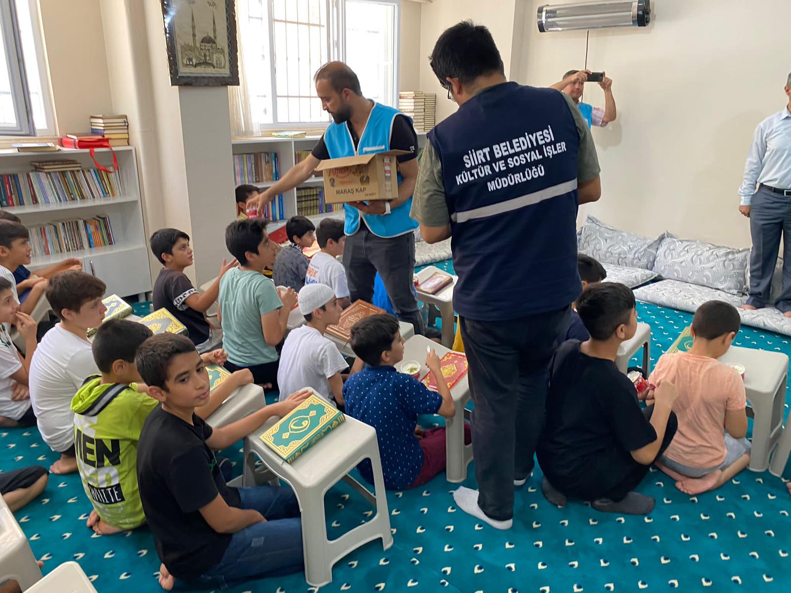 Kur’an Kursu Öğrencilerini Serinleten İkram Siirt’te yaz tatili ile birlikte Diyanet İşleri Başkanlığı, Siirt İl